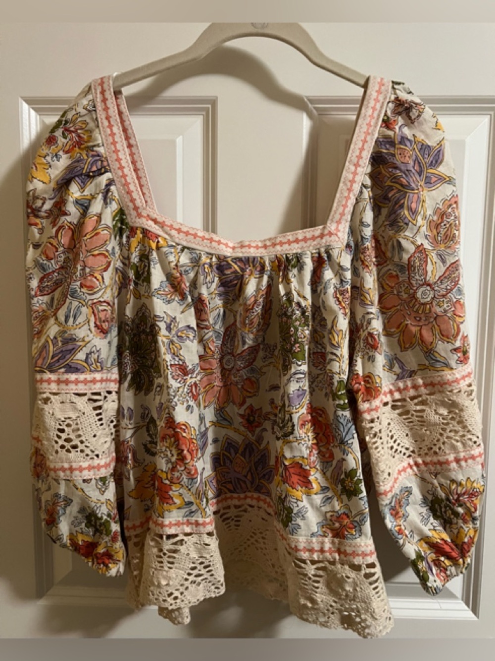 NWOT Christian Siriano  colorful peasant top. Size L